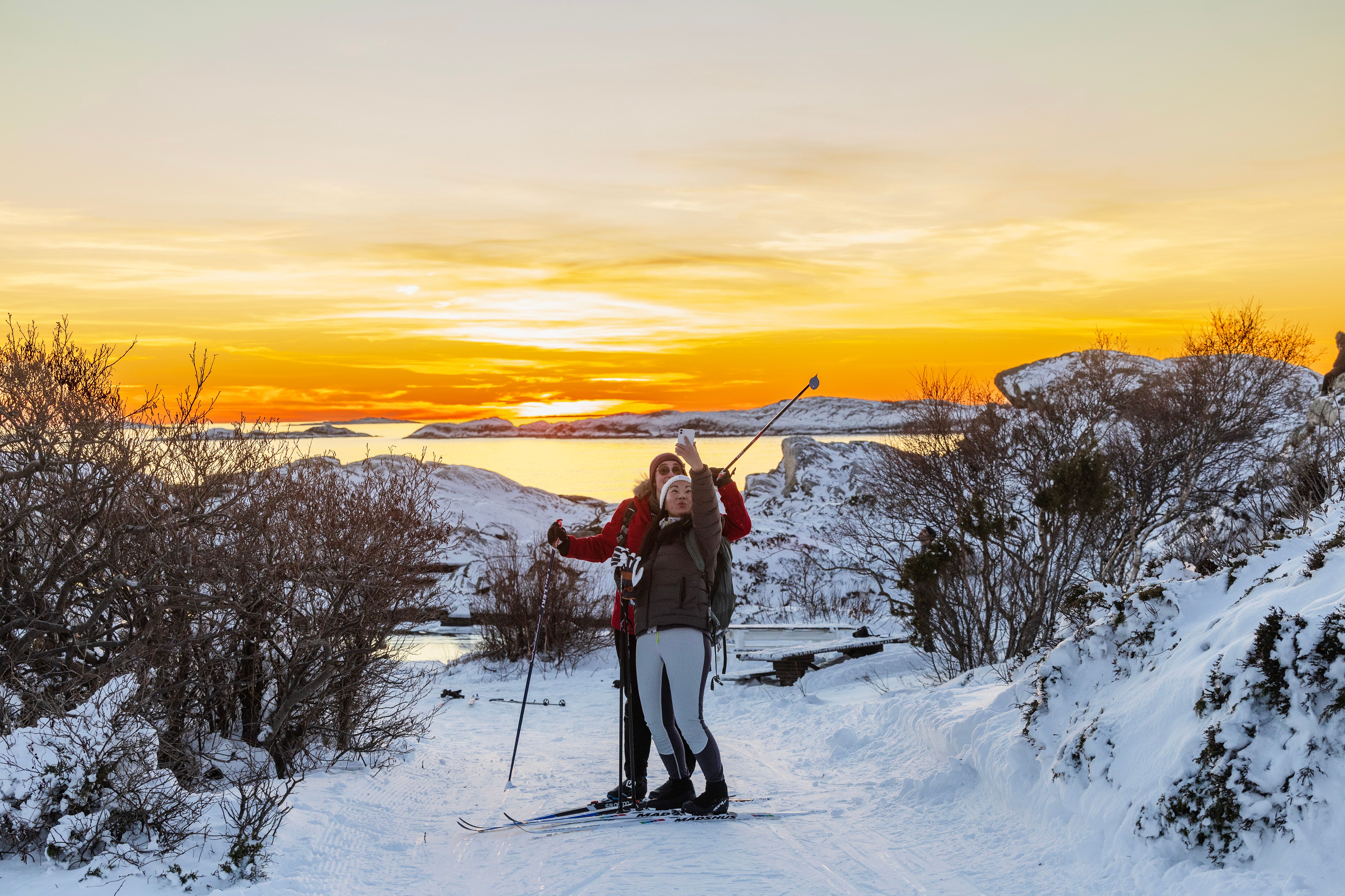 skj-rg-rdsskitur-i-solnedgang-fvn-no