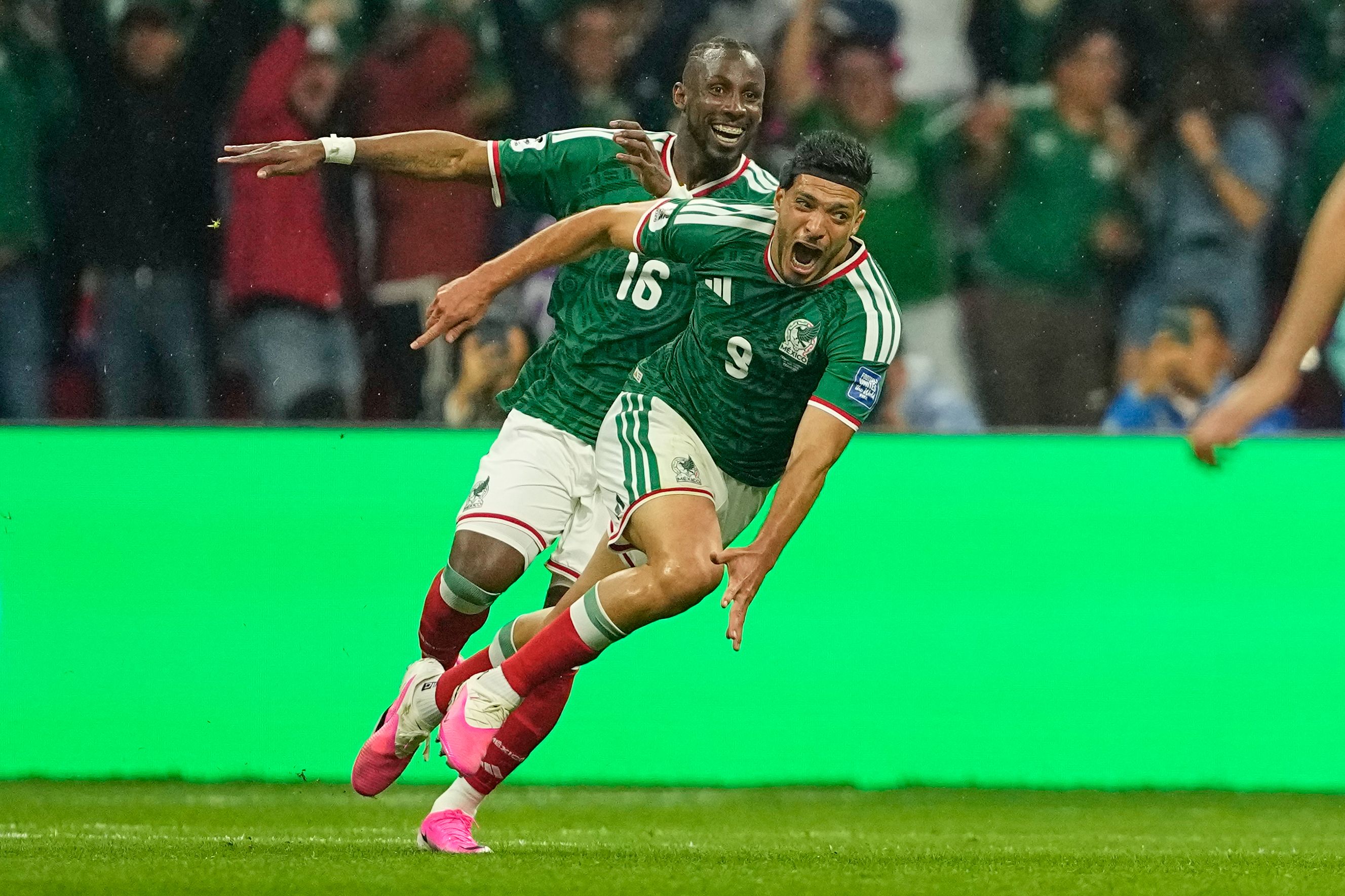 Mexico til åttedelsfinale etter show og rødt kort – sendte Ecuador ut av VM