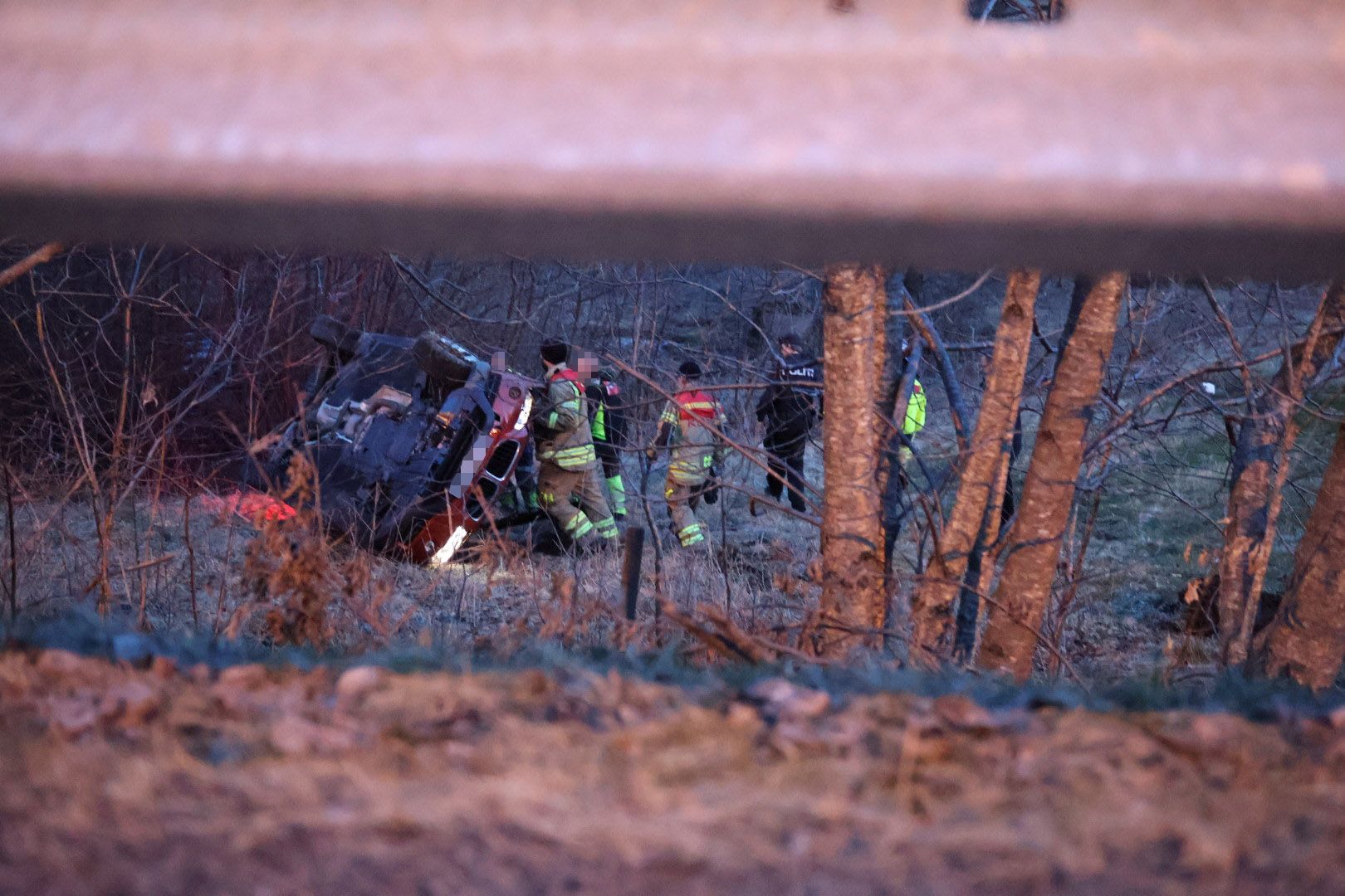 Bil havnet på taket etter ulykke