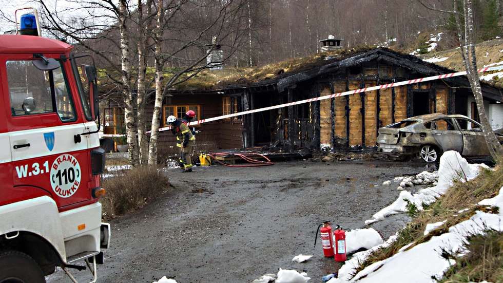 Bil Og Uthus Utbrent Smp no