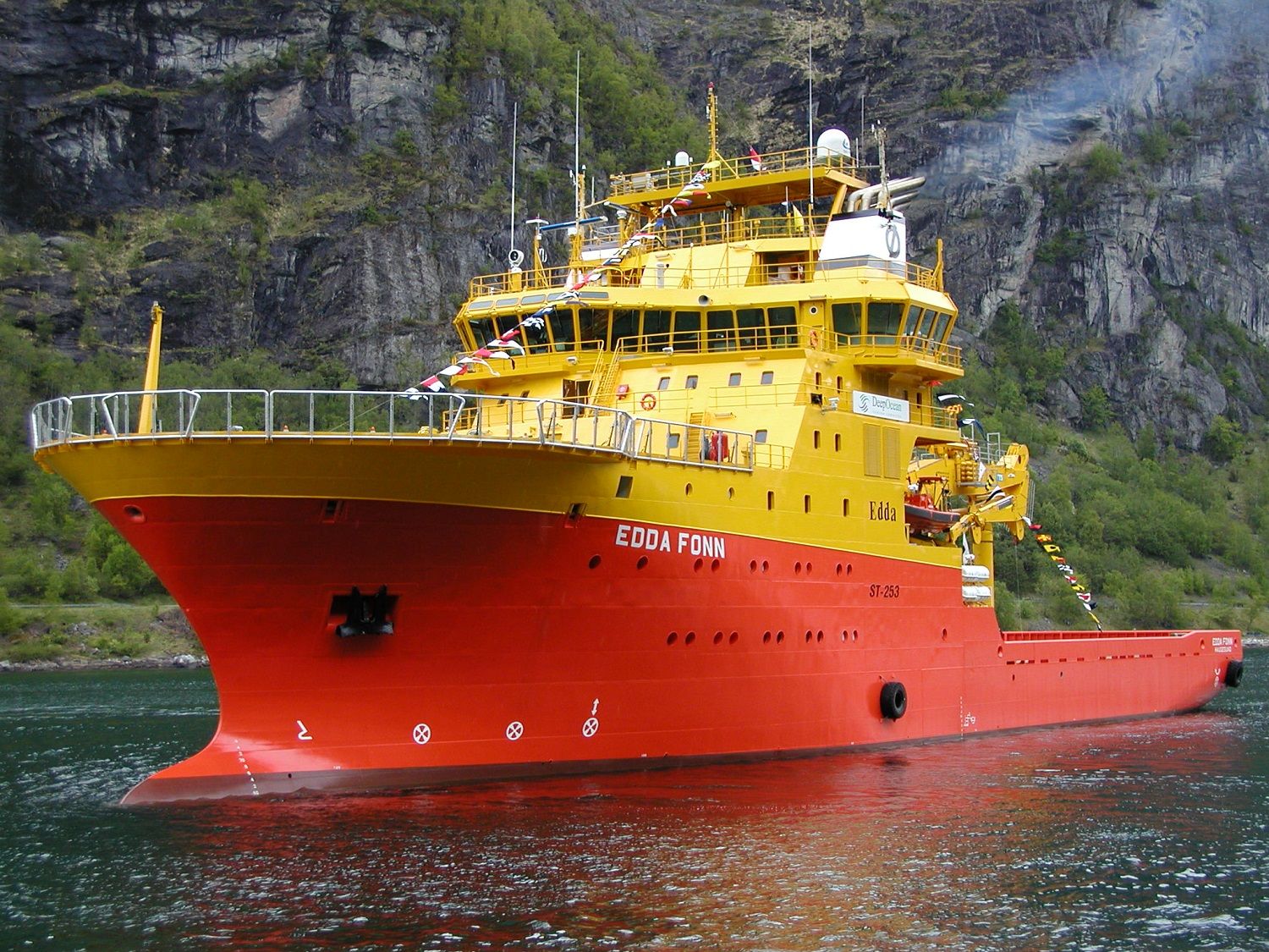 Lokalbygd skip gjekk ned – alle vart berga - vestlandsnytt.no