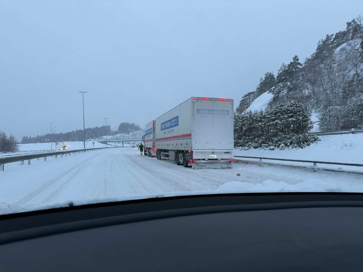 Trailer i trøbbel på E18