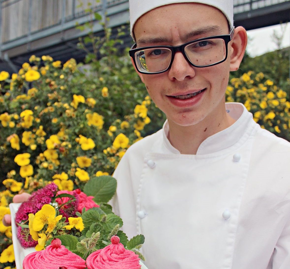 Henrik byr på saftige vaniljecupcakes - fjt.no